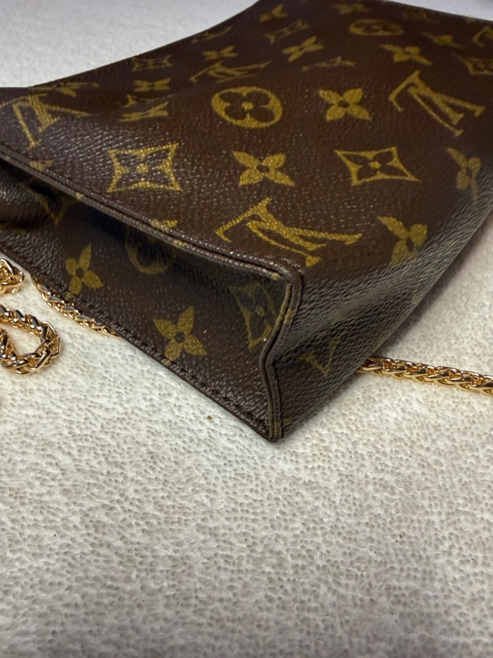 Louis Vuitton Monogram Pochette Toiletry 19 w/crossbody chain and felt insert - Picture 13 of 15